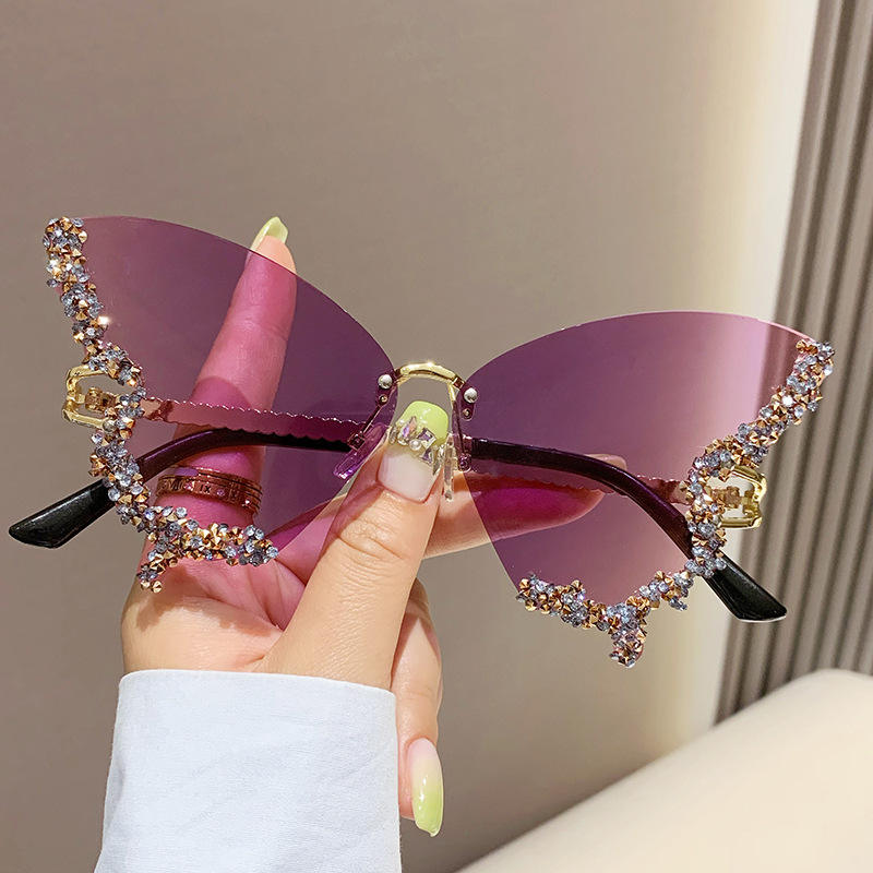 Luxury Butterfly Sunglasses with Rhinestone Detailing - Bold and Elegant (No prescription)