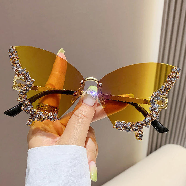 Luxury Butterfly Sunglasses with Rhinestone Detailing - Bold and Elegant (No prescription)